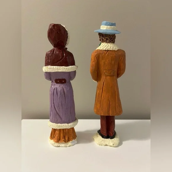Vintage Caroler Figurines Set Christmas holiday festive - Picture 6 of 10